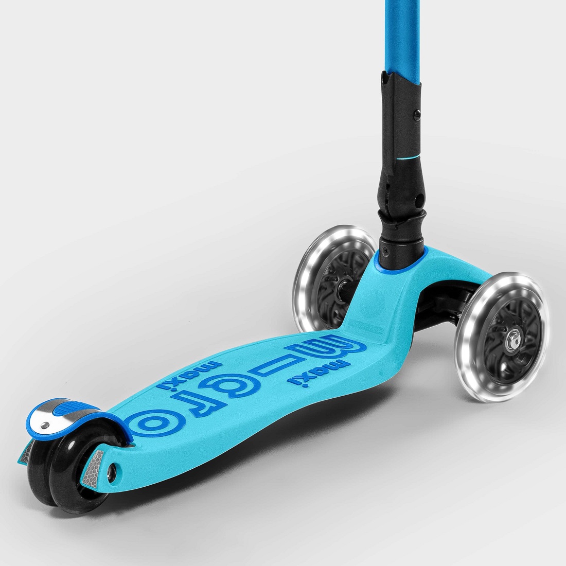 MICRO Maxi Deluxe голубой складной LED (MMD092) MICRO Maxi Deluxe голубой складной LED (MMD092)