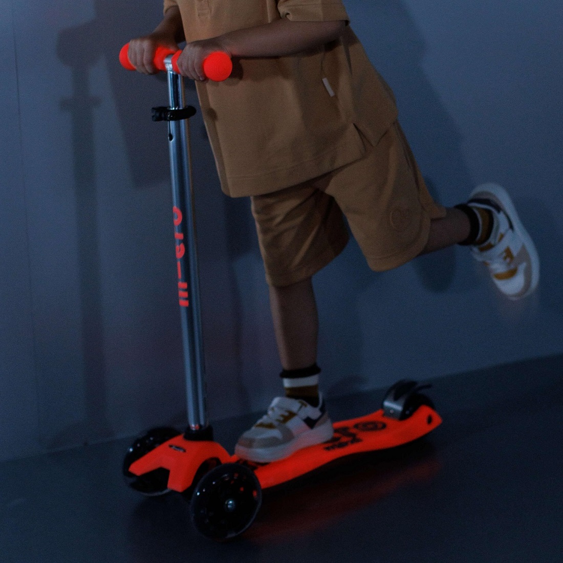 MICRO Maxi Deluxe Glow LED красное сияние (MMD368) MICRO Maxi Deluxe Glow LED красное сияние (MMD368)